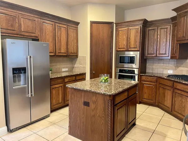 $3,600 | 838 San Clemente, Irving, TX 75039