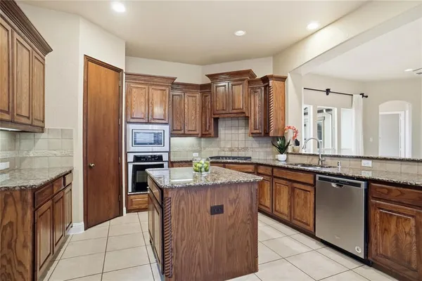 $3,600 | 838 San Clemente, Irving, TX 75039