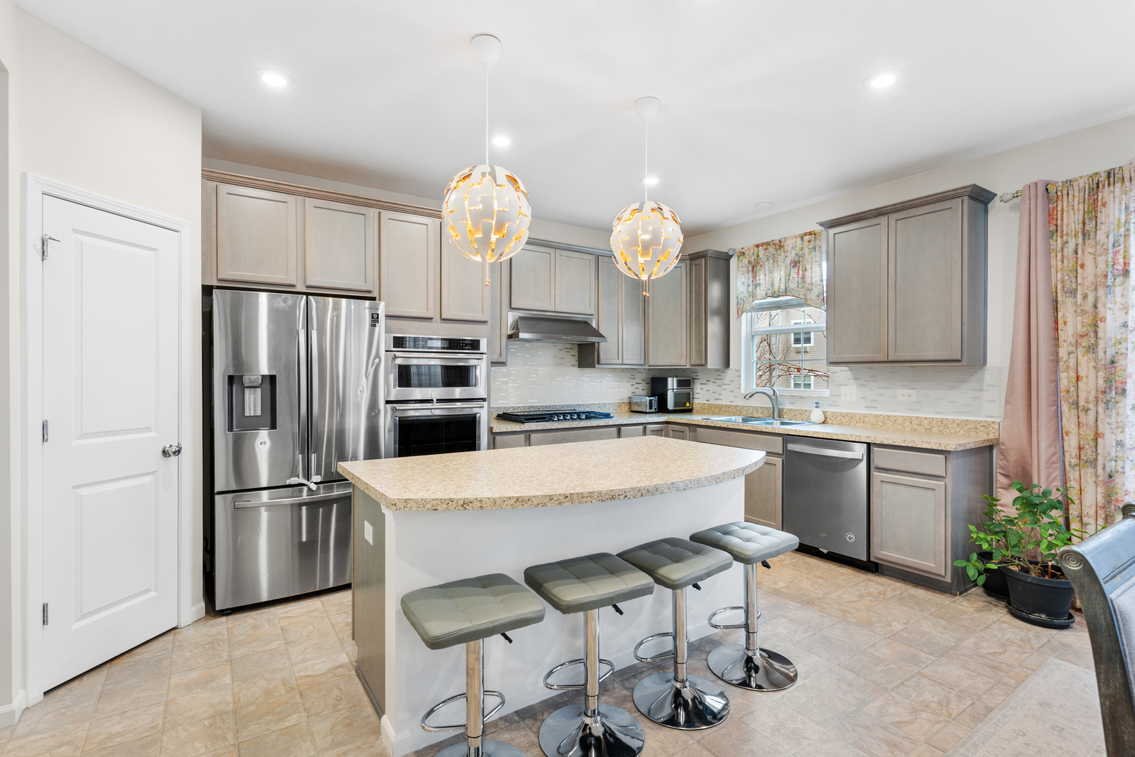 12455 South Compass Avenue Plainfield, IL 60585 - Photo 11 of 28
