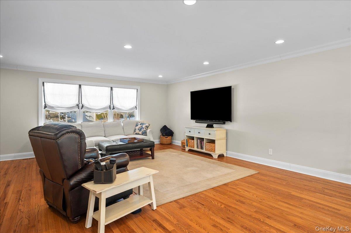 299 Stratton Road New Rochelle, NY 10804 - Photo 7 of 49