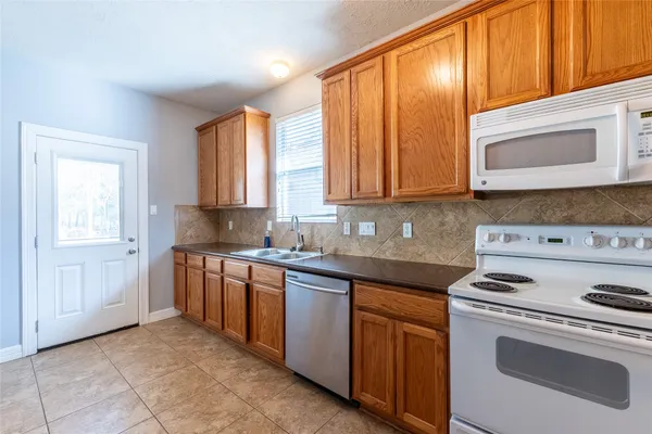 $1,700 | 11510 Alcott Drive, Montgomery, TX 77356