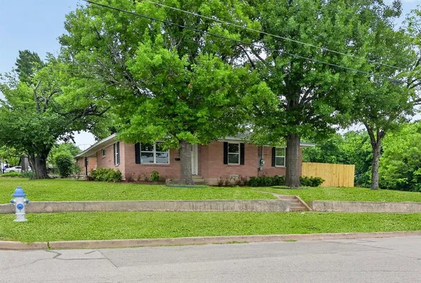 $2,450 | 801 South Tennessee Street, McKinney, TX 75069