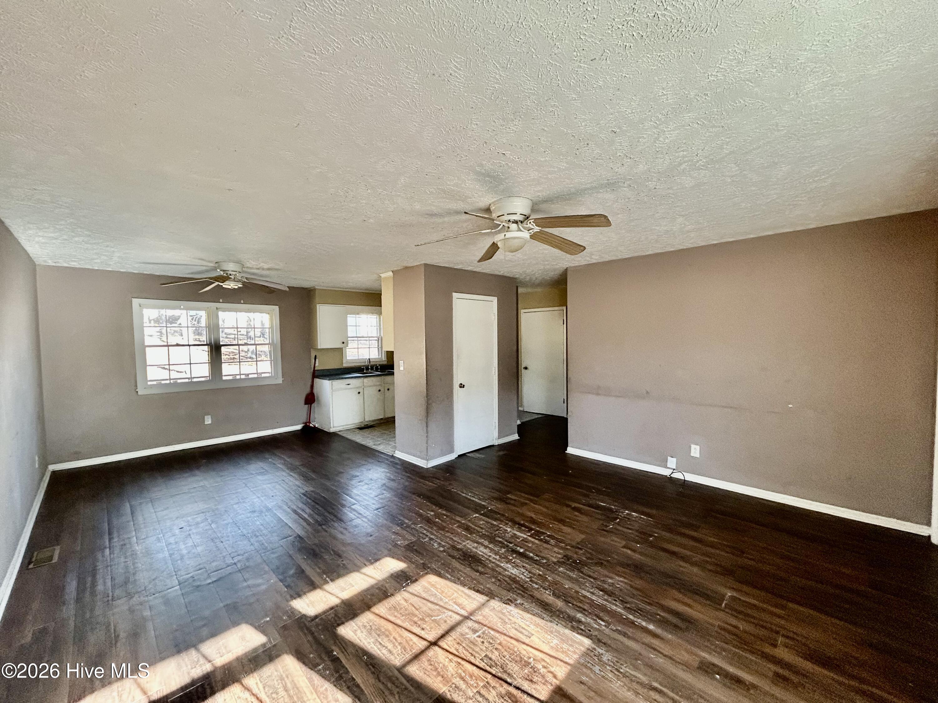 906 Cypress Street Rockingham, NC 28379 - Photo 4 of 19 IMG_7407