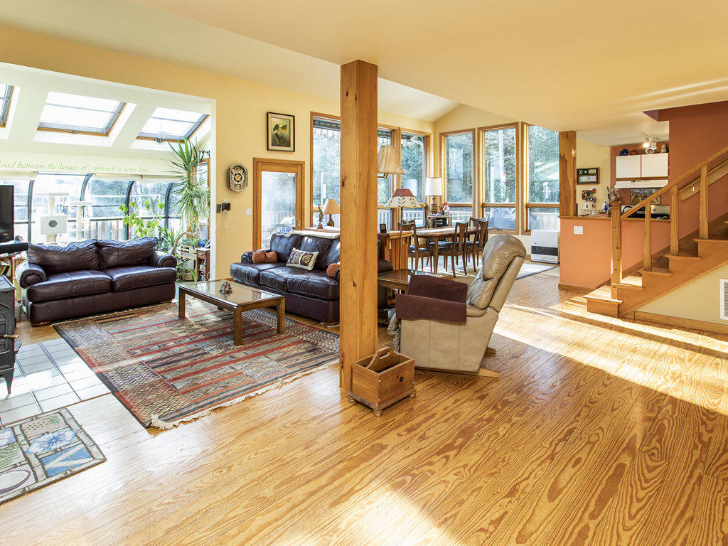 10 Capitol Island Road Southport, ME 04576 - Photo 7 of 33 Living Room