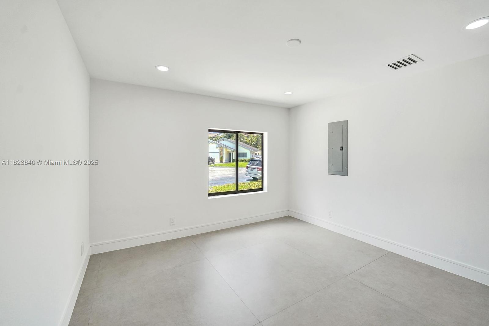 7340 Andorra Place Boca Raton, FL 33433 - Photo 26 of 99 an empty room with a window