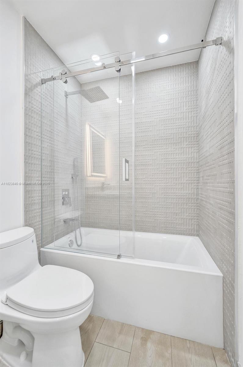 7340 Andorra Place Boca Raton, FL 33433 - Photo 55 of 99 a bathroom with a bathtub and a toilet