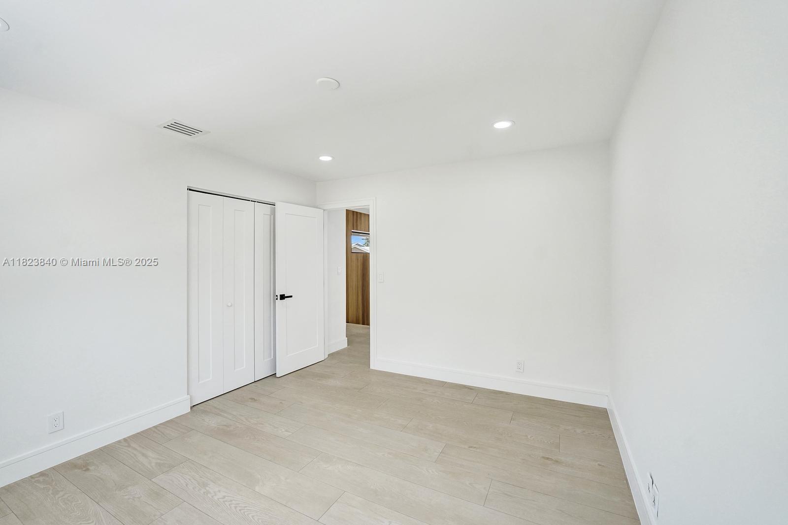 7340 Andorra Place Boca Raton, FL 33433 - Photo 75 of 99 a view of an empty room