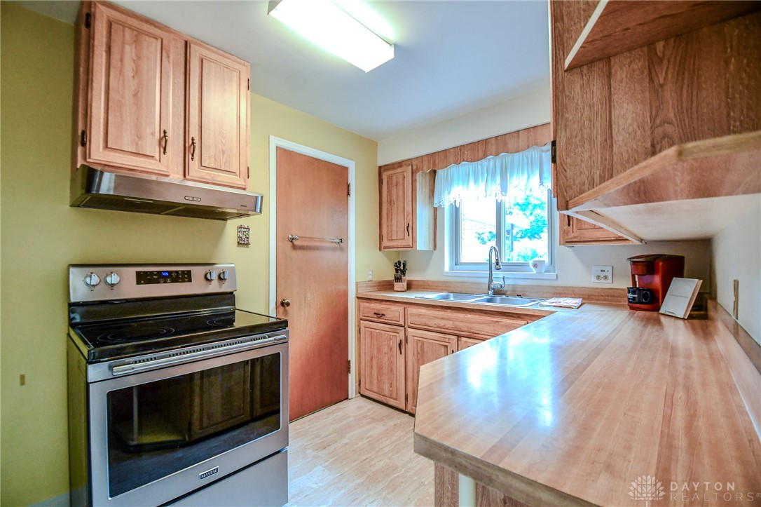 917 Devonshire Road Dayton, OH 45419 - Photo 10 of 32