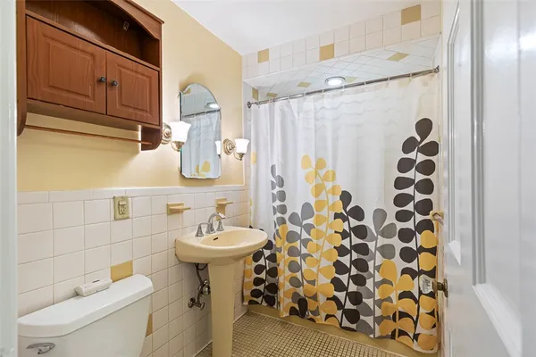 $2,300 | 6 Chase Lane, Lincoln, RI 02865