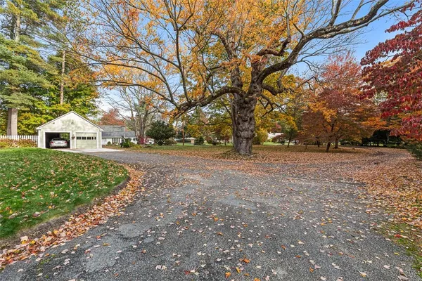 $2,300 | 6 Chase Lane, Lincoln, RI 02865