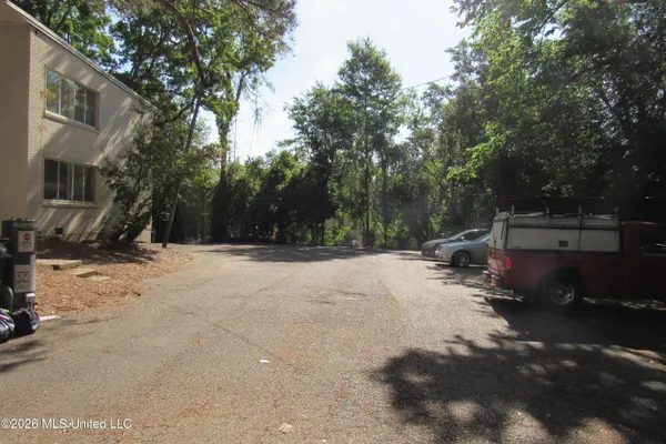 $905 | 1043 Carlisle Street, Unit A5, Jackson, MS 39202