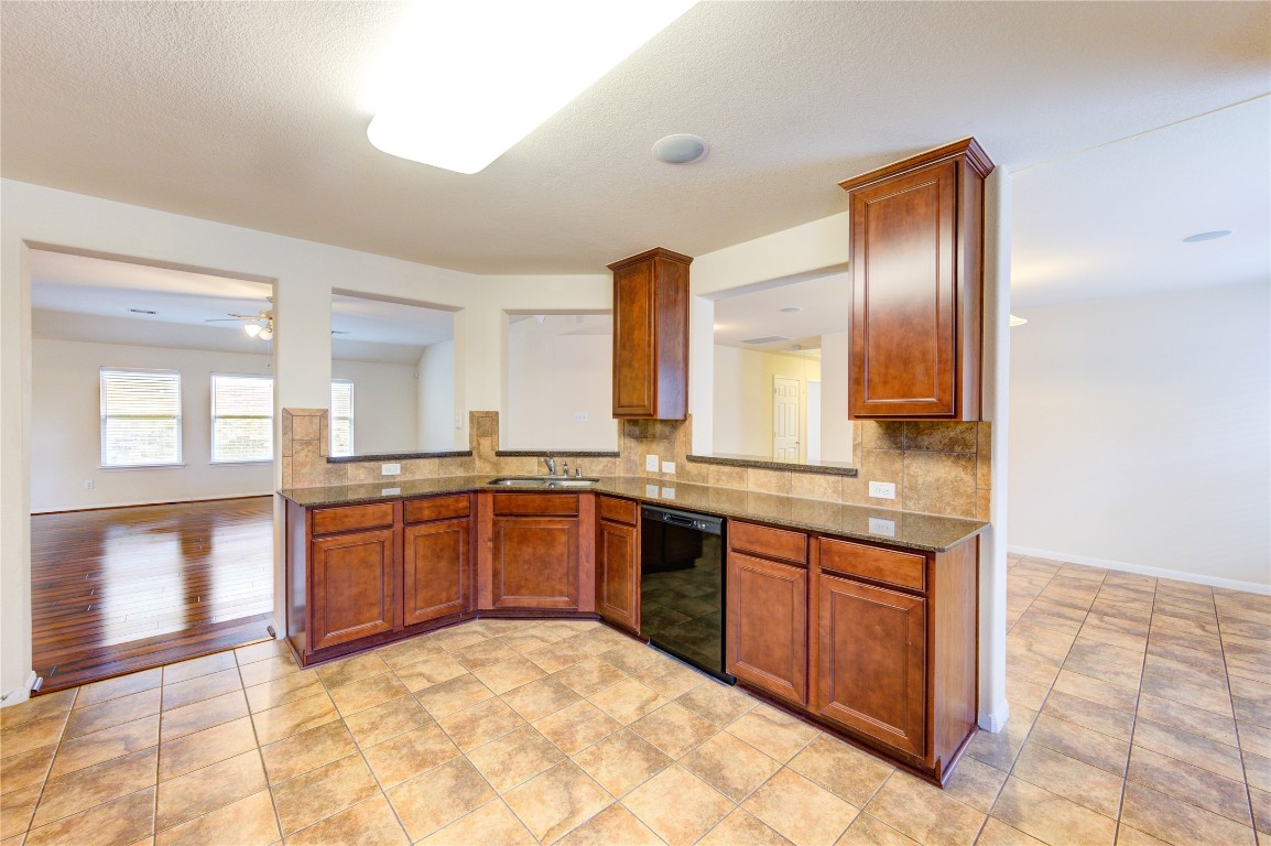 2922 Halcyon Time Trail Houston, TX 77045 - Photo 31 of 50