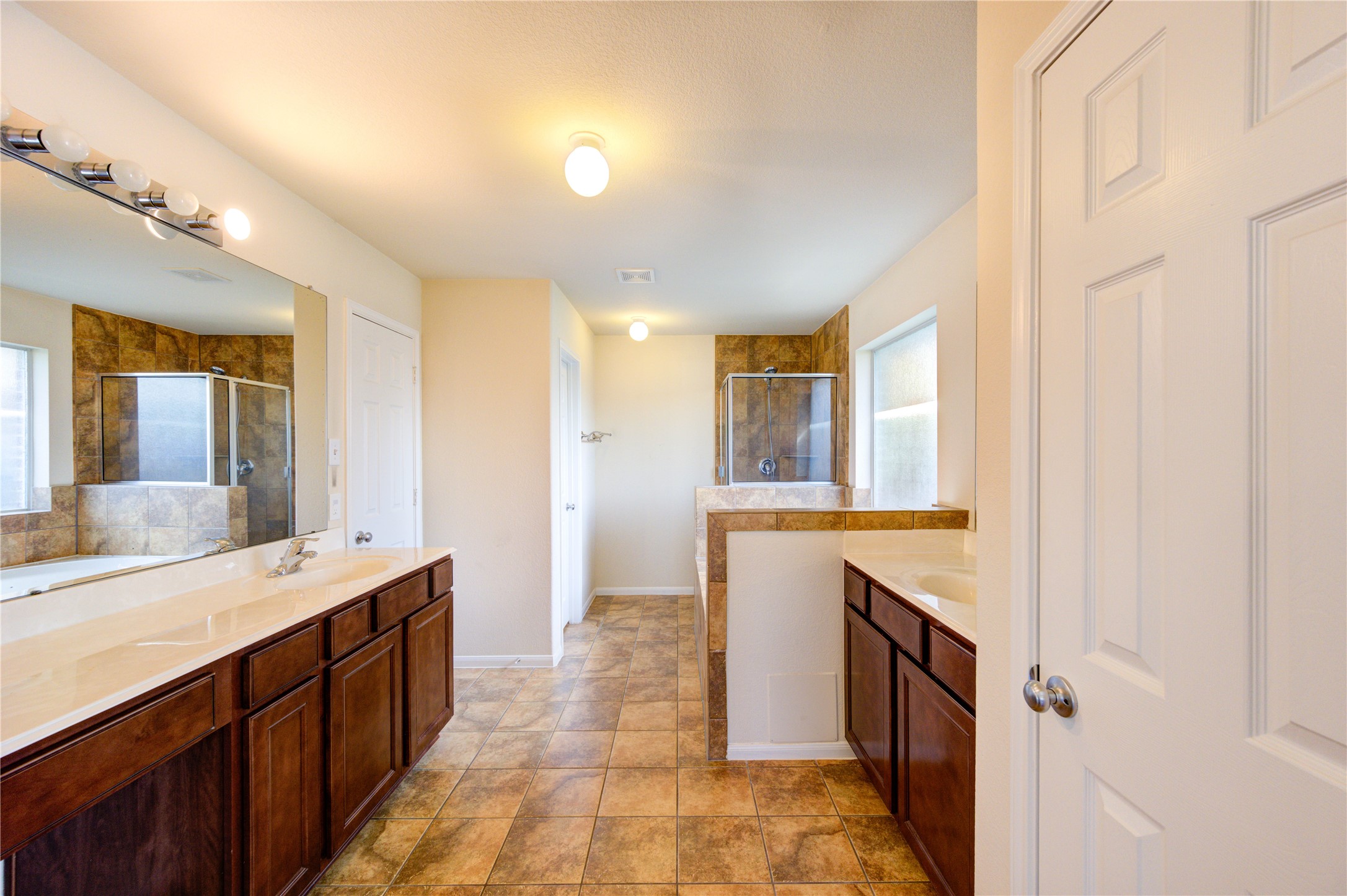 2922 Halcyon Time Trail Houston, TX 77045 - Photo 45 of 50 a spacious bathroom with a tub sink and mirror