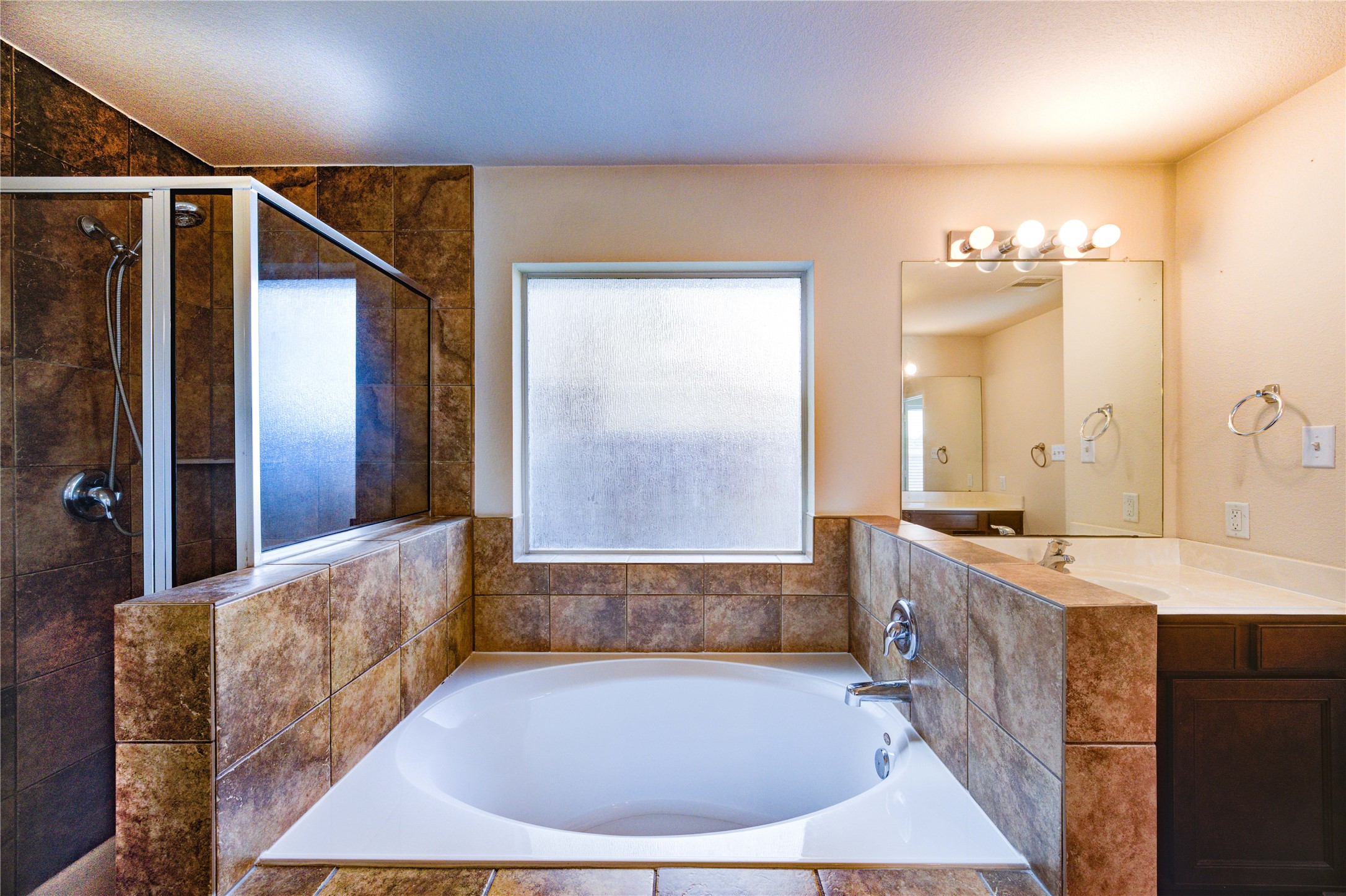 2922 Halcyon Time Trail Houston, TX 77045 - Photo 47 of 50 a view of bathroom with bathtub and shower