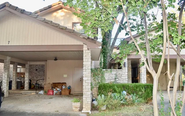 $1,800 | 2745 Bandera Highway, Kerrville, TX 78028