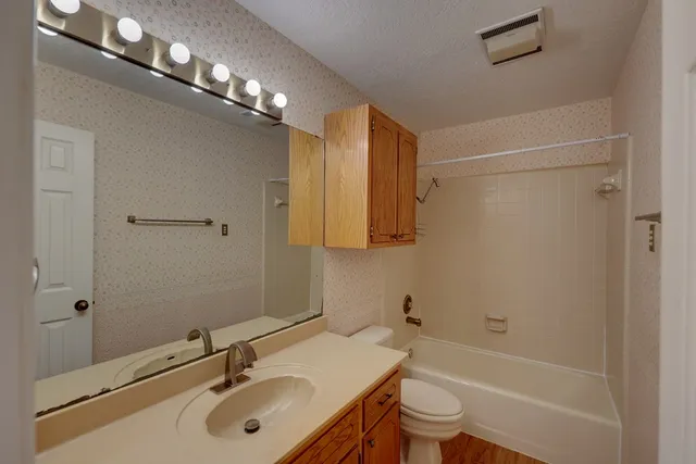 $1,800 | 2745 Bandera Highway, Kerrville, TX 78028