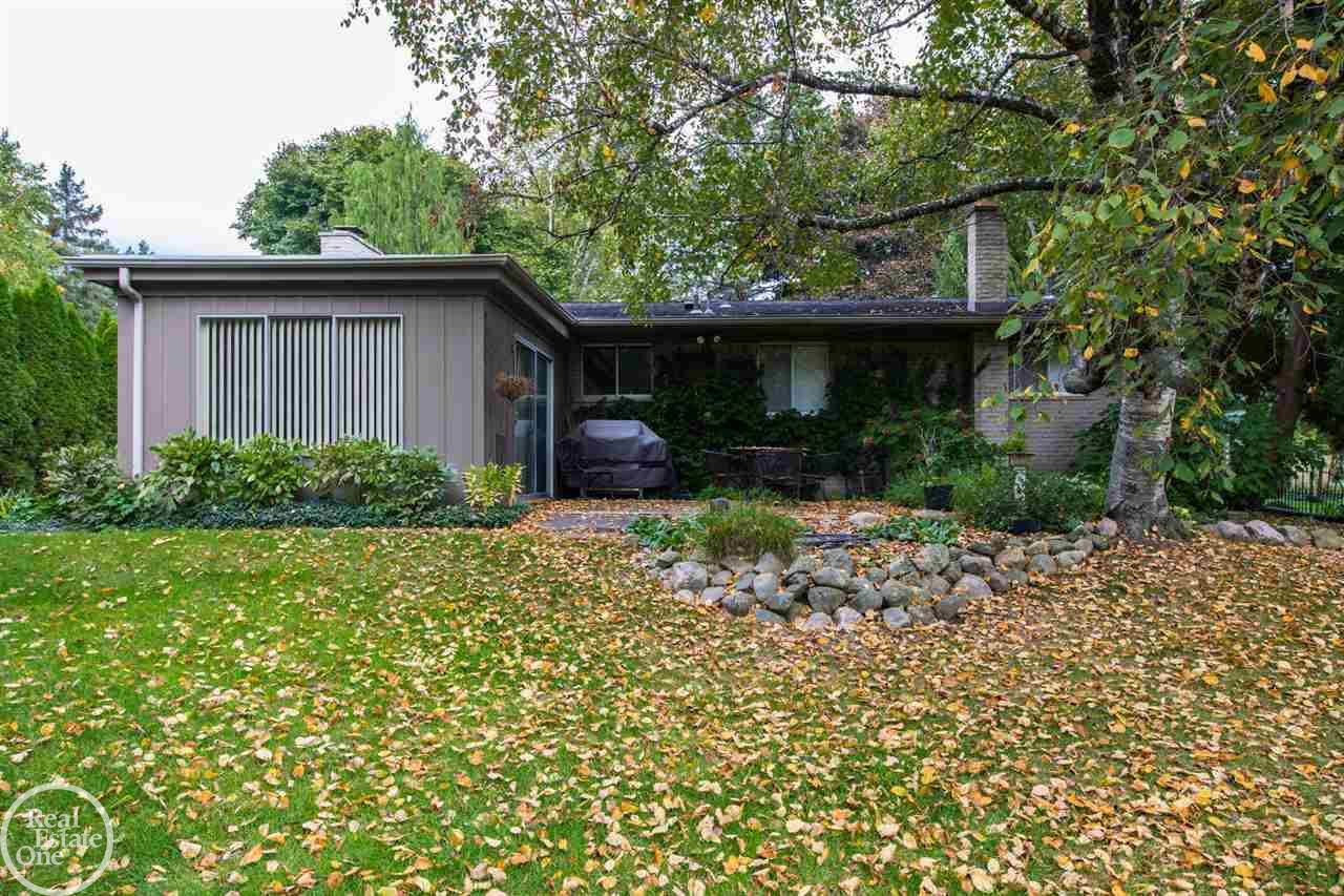5517 Commerce Road West Bloomfield, MI 48324 - Photo 7 of 33