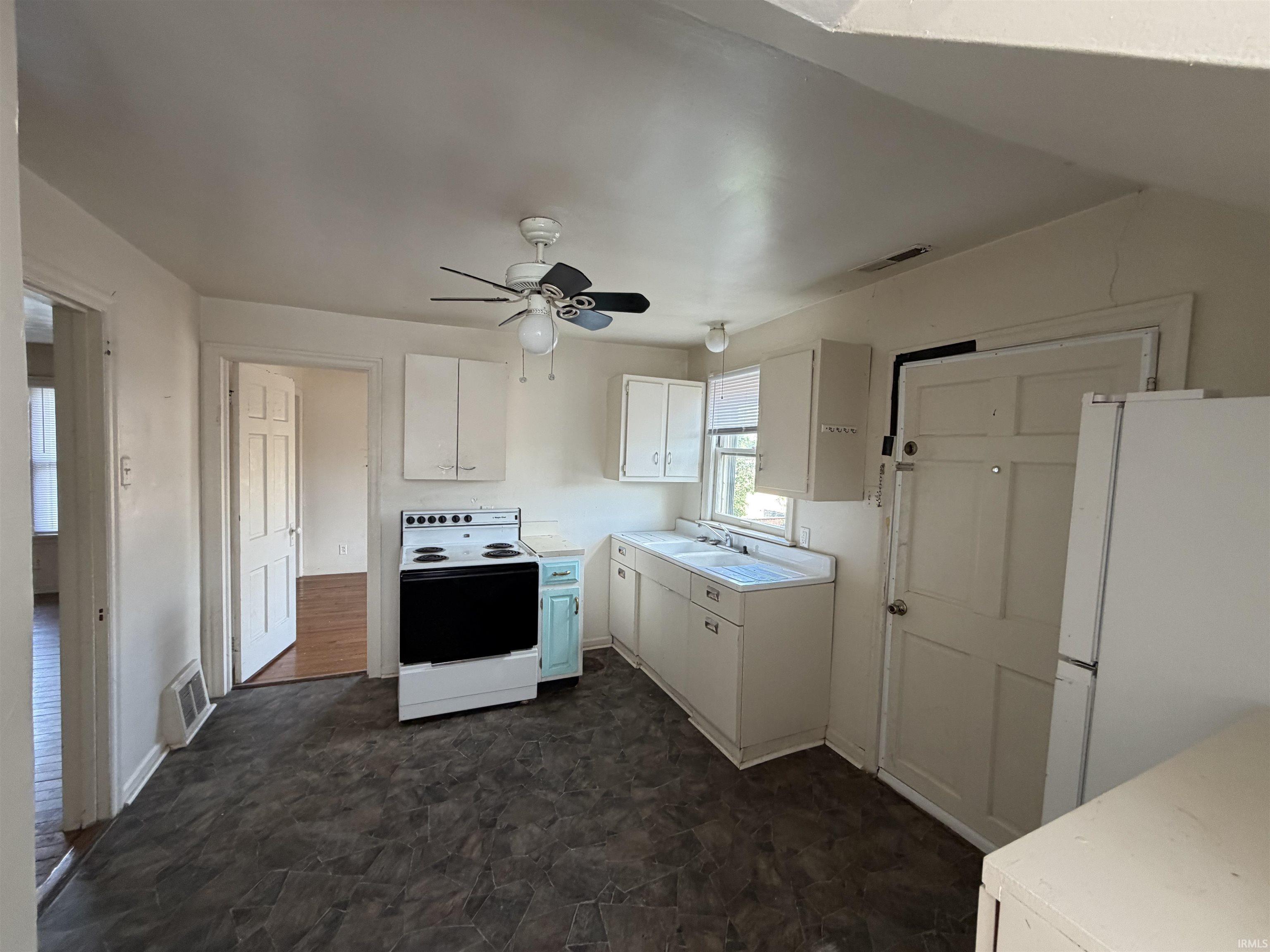 803 Southeast Riverside Drive Evansville, IN 47713 - Photo 20 of 28