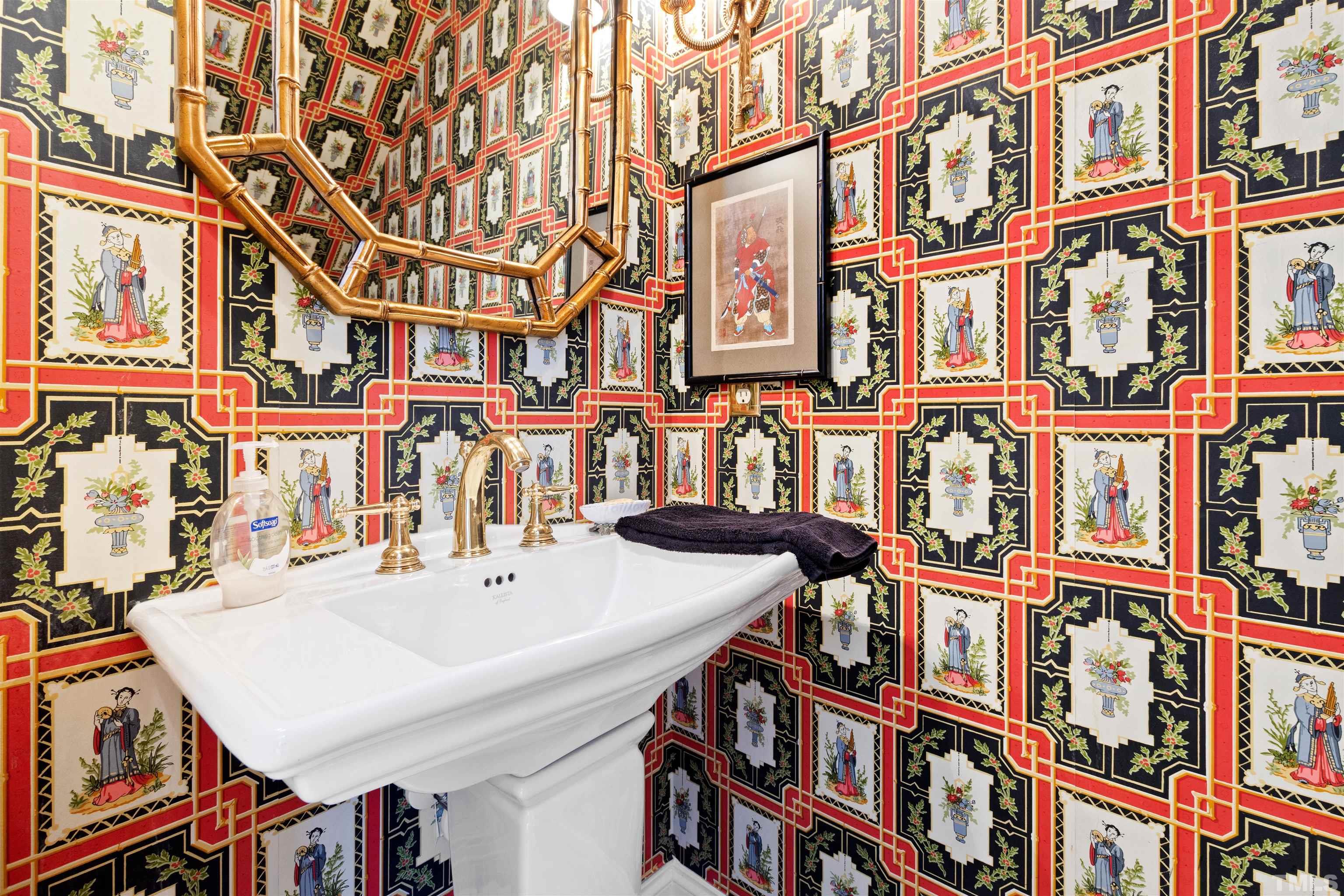 306 Lake Boone Trail Raleigh, NC 27608 - Photo 35 of 55 a tall building on a city street