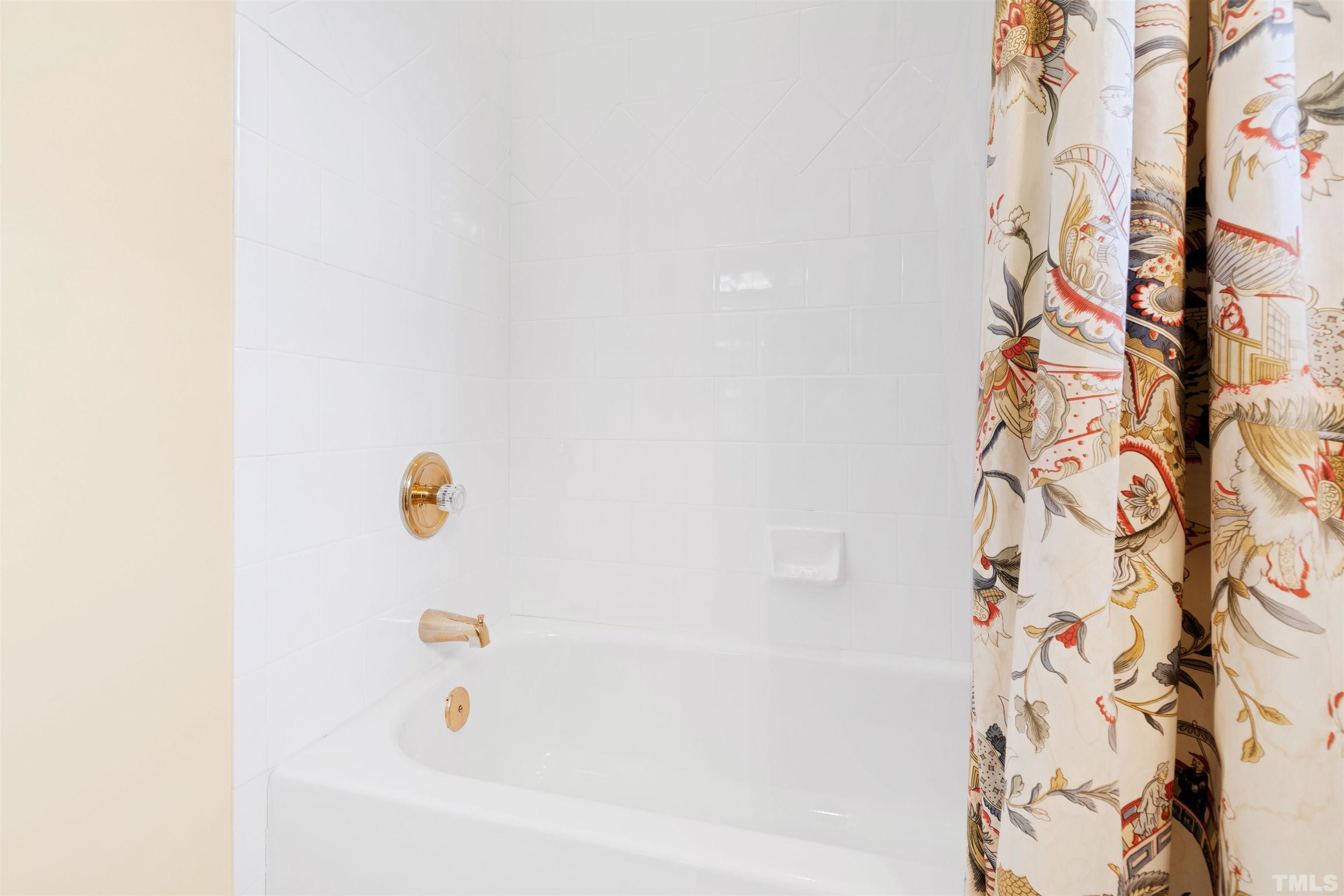 306 Lake Boone Trail Raleigh, NC 27608 - Photo 38 of 55 a bathroom with a bathtub