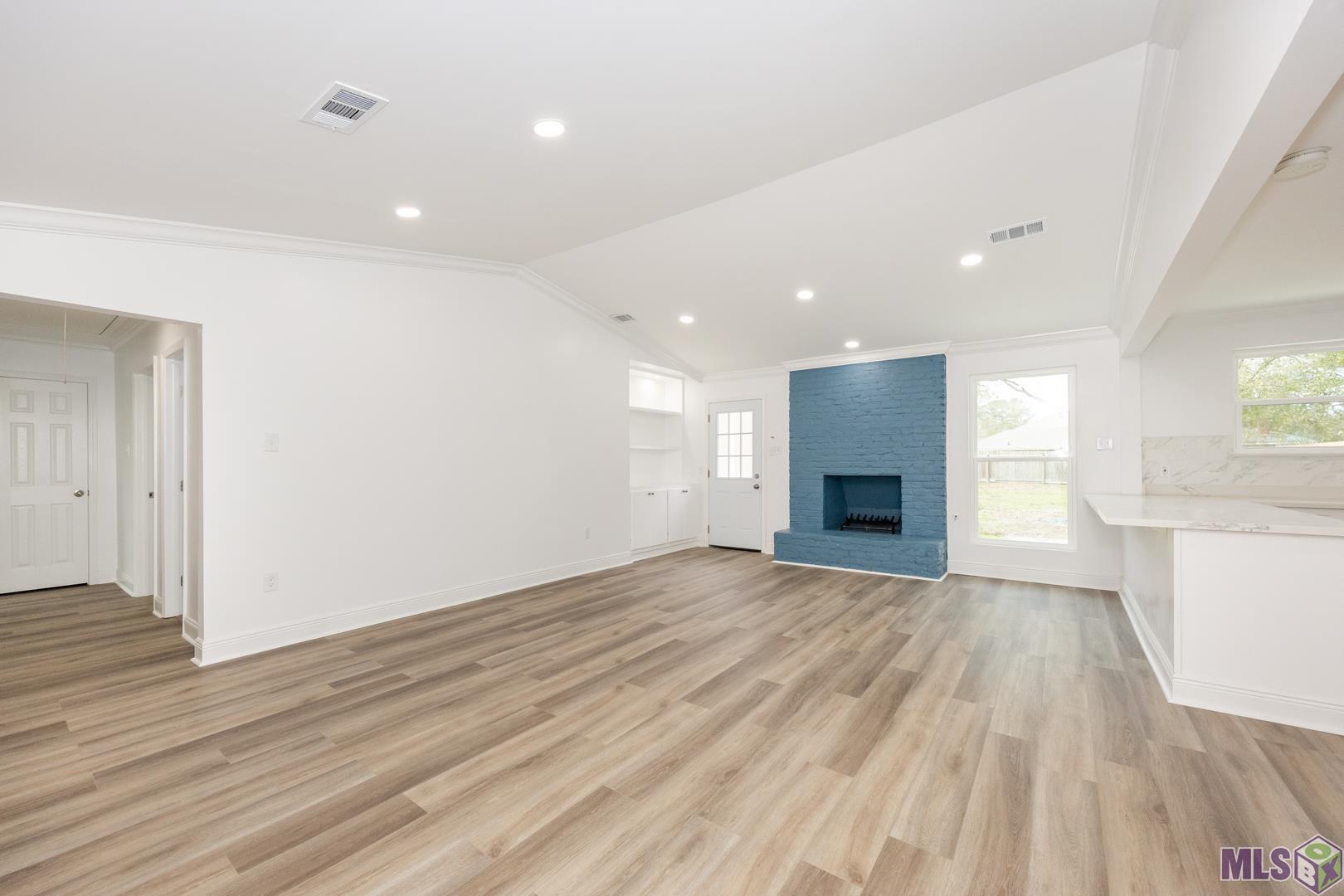 4930 Shadeland Drive Baton Rouge, LA 70816 - Photo 5 of 34