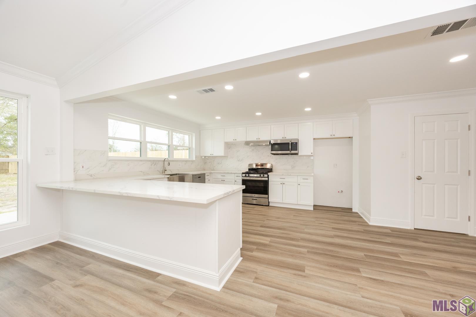 4930 Shadeland Drive Baton Rouge, LA 70816 - Photo 8 of 34