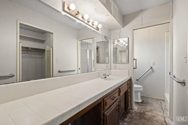 $249,950 | Undisclosed Address, Bakersfield, CA 93309