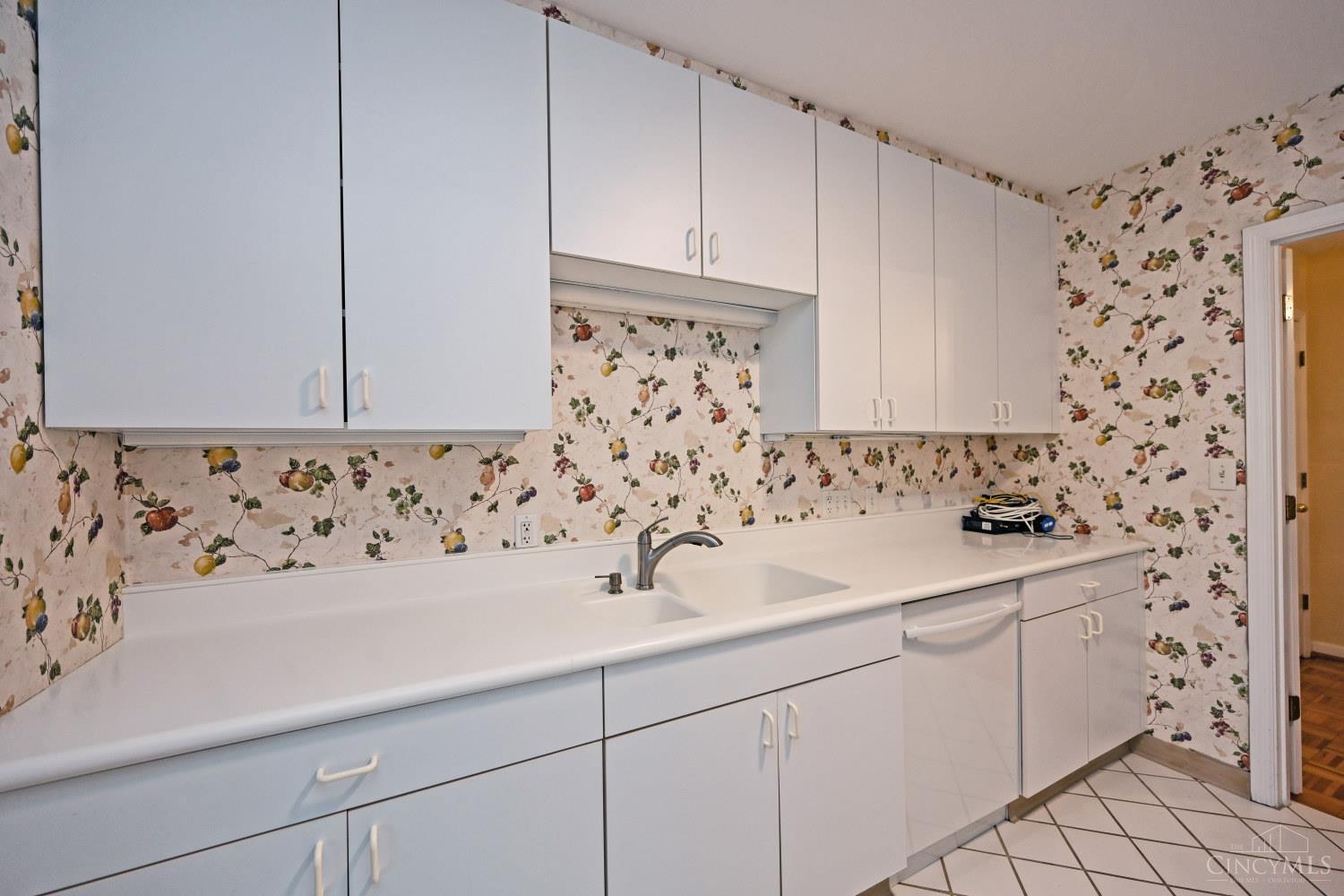 2444 Madison Road, Unit 1105 Cincinnati, OH 45208 - Photo 9 of 35 Gallery Image 9