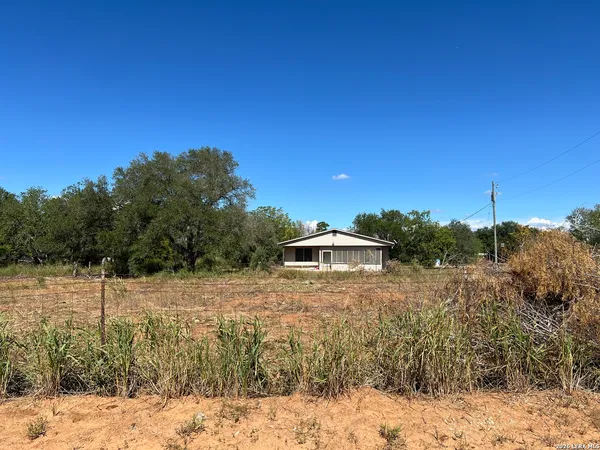 $275,000 | 3200 Highway 16, Jourdanton, TX 78026