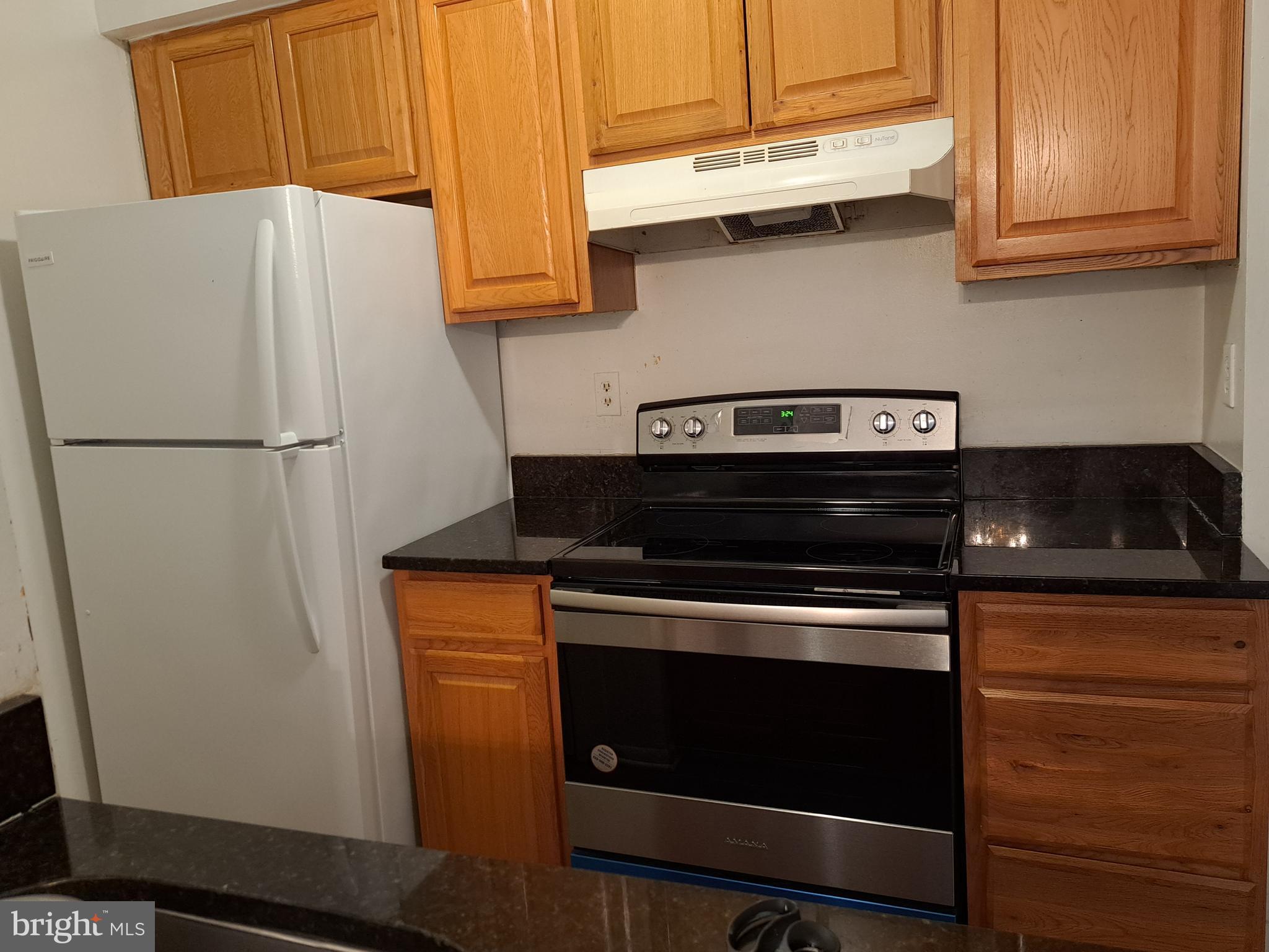 5814 Royal Ridge Drive, Unit F Springfield, VA 22152 - Photo 11 of 35 Kitchen