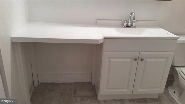 5814 Royal Ridge Drive, Unit F Springfield, VA 22152 - Photo 13 of 35 Bathroom