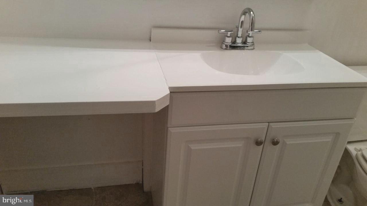 5814 Royal Ridge Drive, Unit F Springfield, VA 22152 - Photo 14 of 35 Bathroom