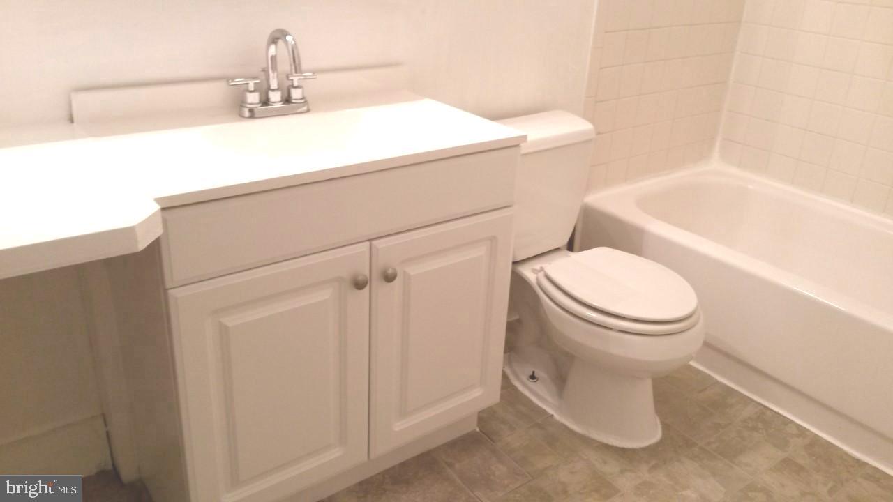 5814 Royal Ridge Drive, Unit F Springfield, VA 22152 - Photo 16 of 35 Bathroom