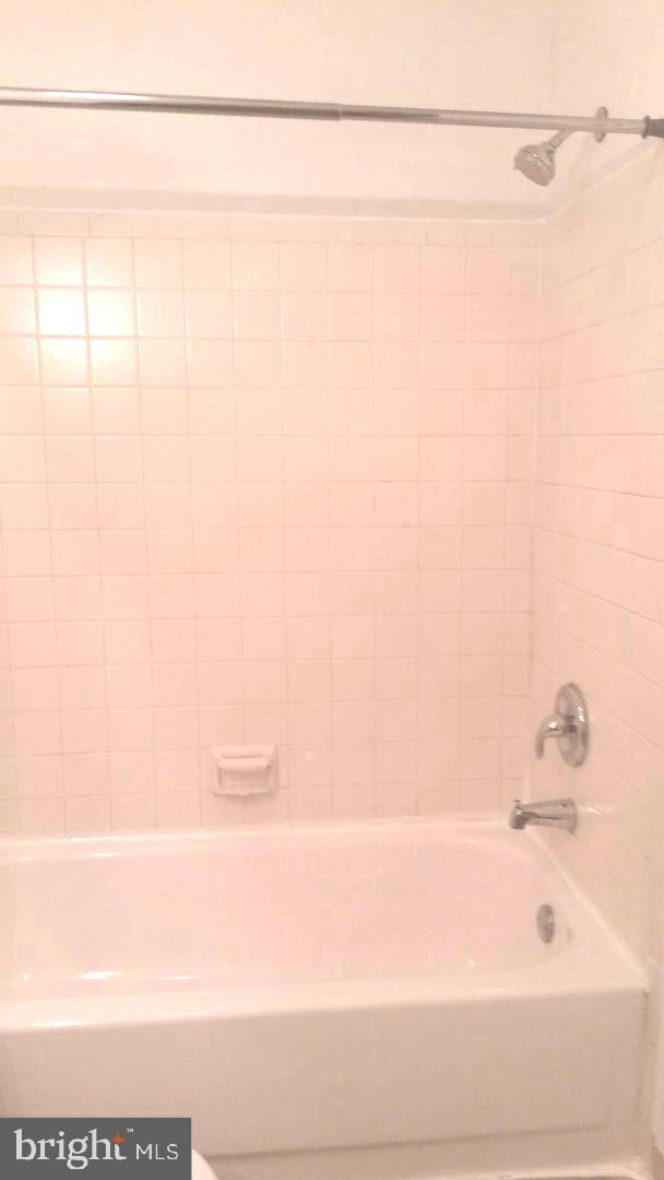 5814 Royal Ridge Drive, Unit F Springfield, VA 22152 - Photo 18 of 35 Bathroom