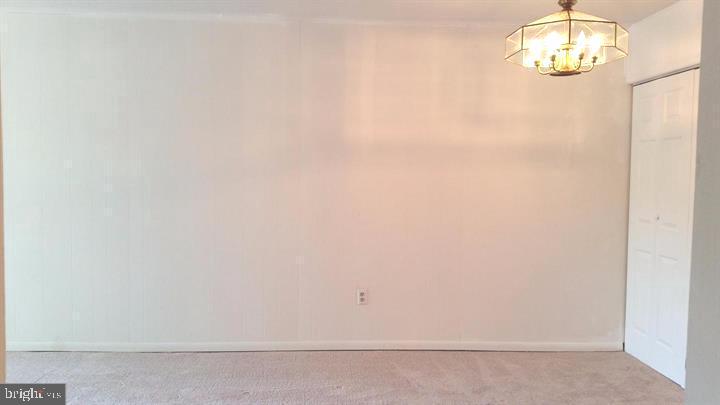5814 Royal Ridge Drive, Unit F Springfield, VA 22152 - Photo 19 of 35 Living Room