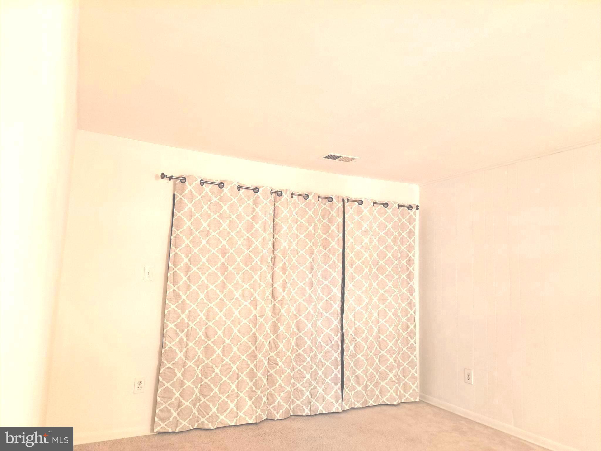 5814 Royal Ridge Drive, Unit F Springfield, VA 22152 - Photo 25 of 35 Living Room