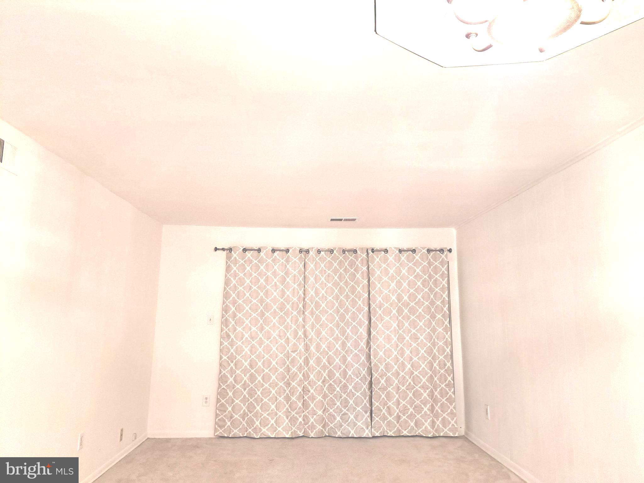 5814 Royal Ridge Drive, Unit F Springfield, VA 22152 - Photo 26 of 35 Living Room