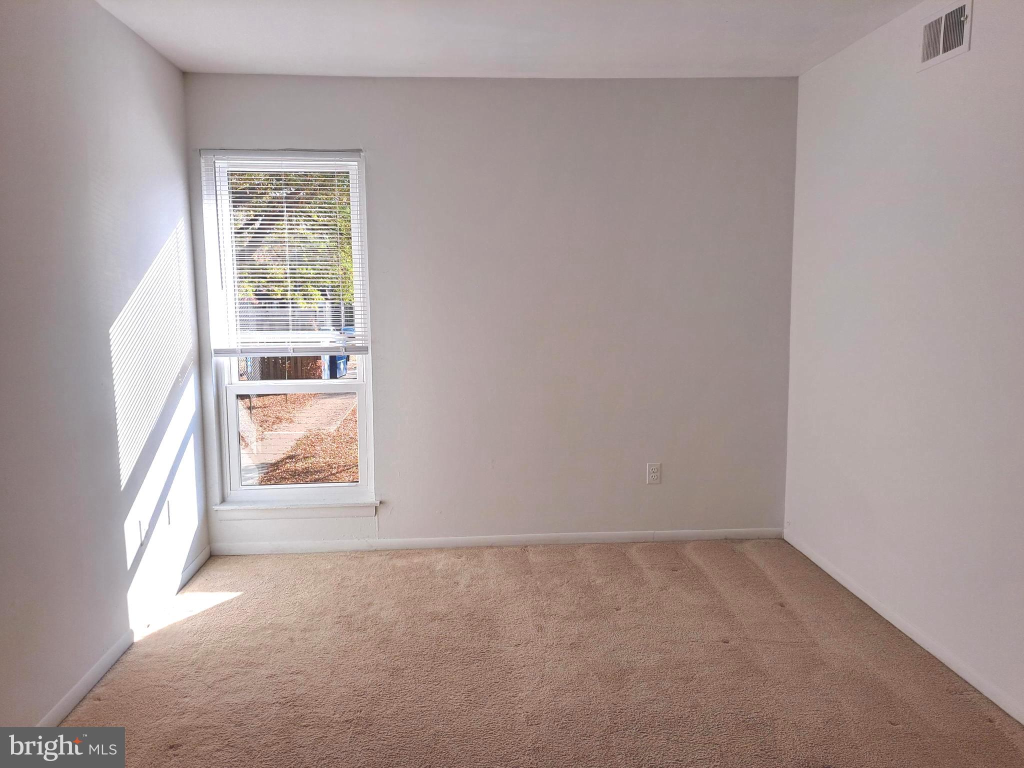 5814 Royal Ridge Drive, Unit F Springfield, VA 22152 - Photo 30 of 35 Second Bedroom