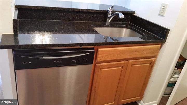 5814 Royal Ridge Drive, Unit F Springfield, VA 22152 - Photo 8 of 35 Dishwasher