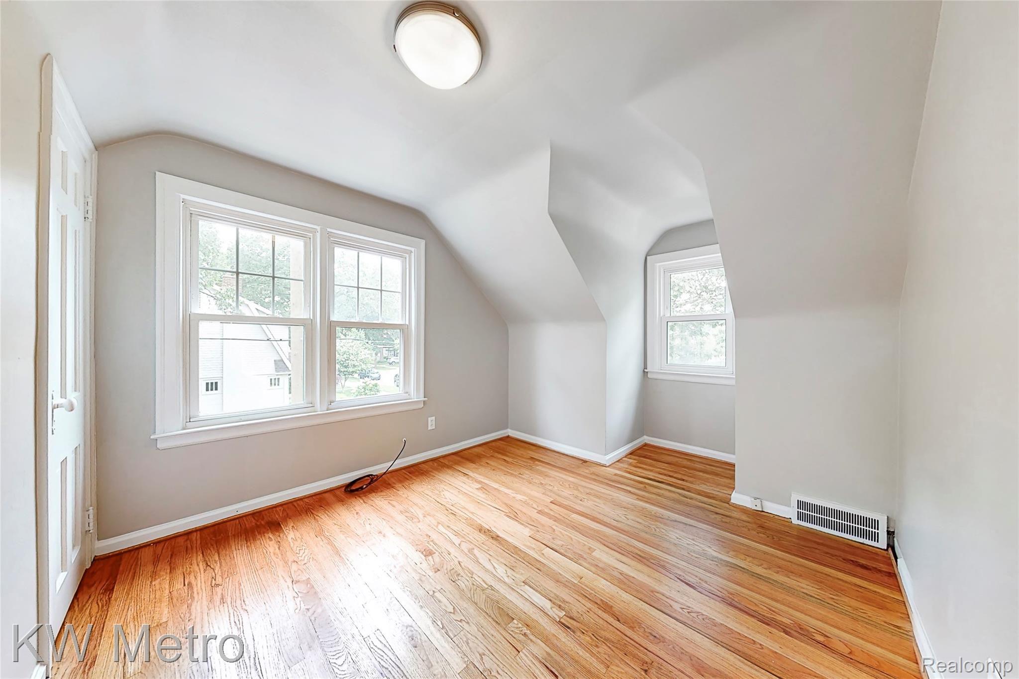56 Kensington Boulevard Pleasant Ridge, MI 48069 - Photo 21 of 29 2ND LEVEL BEDROOM-3