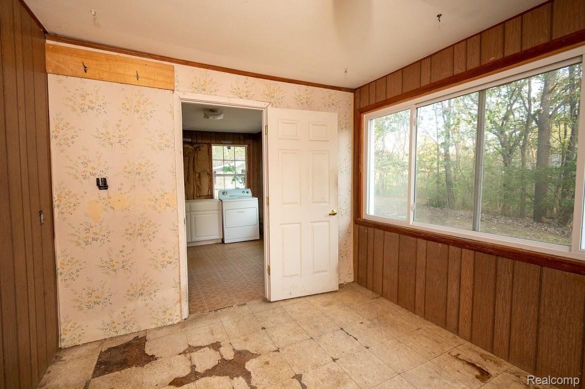17725 Savage Road Belleville, MI 48111 - Photo 6 of 20 17725 savage entrance.jpg
