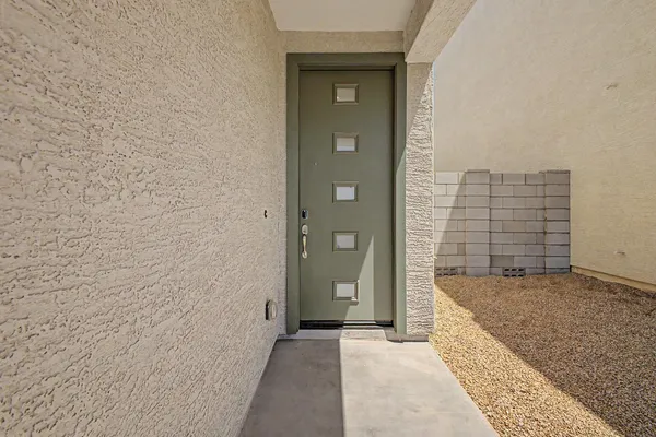 $2,400 | 105 West Latona Road, Phoenix, AZ 85041