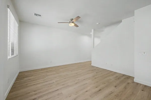 $2,400 | 105 West Latona Road, Phoenix, AZ 85041
