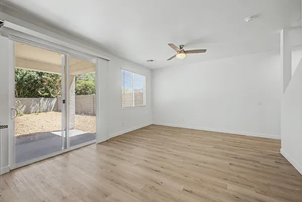 $2,400 | 105 West Latona Road, Phoenix, AZ 85041