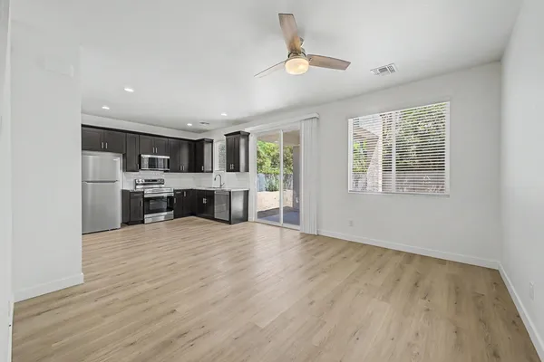$2,400 | 105 West Latona Road, Phoenix, AZ 85041