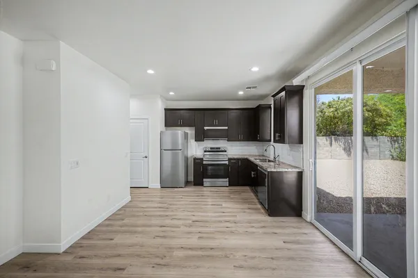 $2,400 | 105 West Latona Road, Phoenix, AZ 85041