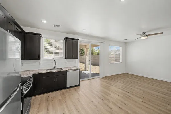 $2,400 | 105 West Latona Road, Phoenix, AZ 85041