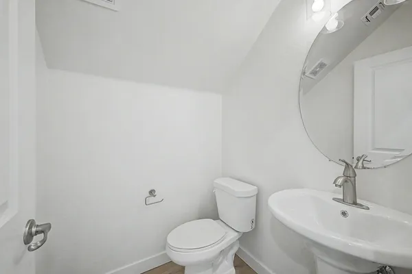 $2,400 | 105 West Latona Road, Phoenix, AZ 85041
