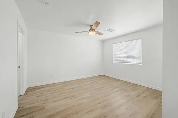 $2,400 | 105 West Latona Road, Phoenix, AZ 85041
