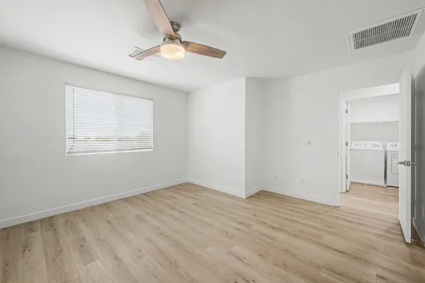 $2,400 | 105 West Latona Road, Phoenix, AZ 85041